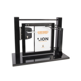 Gate display with Lion gate closer, industrial lock and 90° hinge